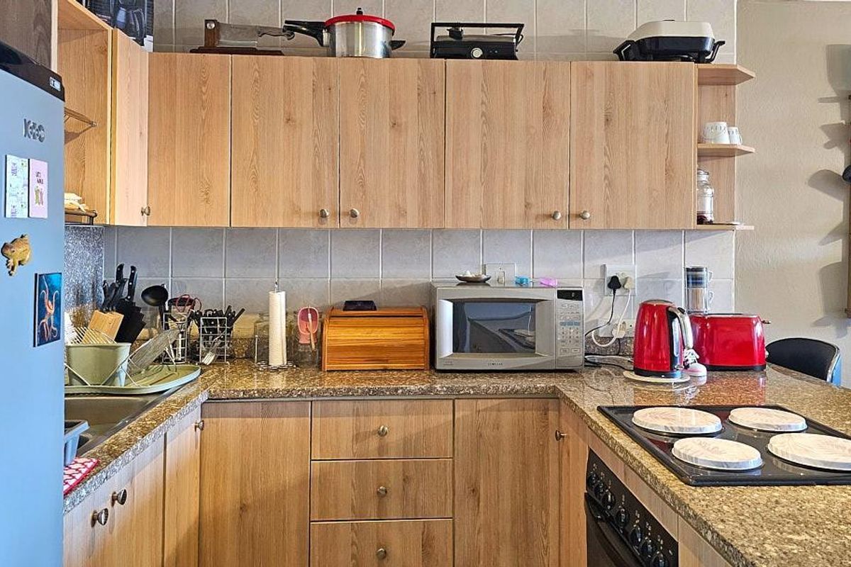 Pristine Ground Floor2 Bedroom Apartment with SEA VIEWS - Photo 5