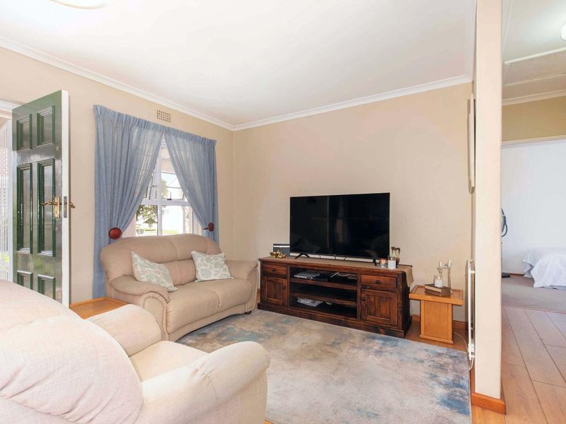 Rare Find: More room to breathe in Edgemead's most desirable Retirement Village - Photo 7