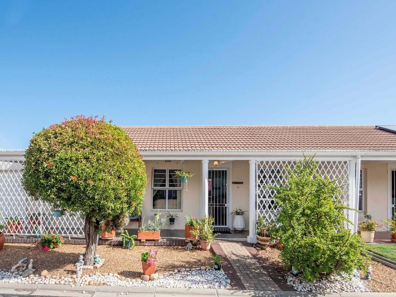 Rare Find: More room to breathe in Edgemead's most desirable Retirement Village - Photo 2