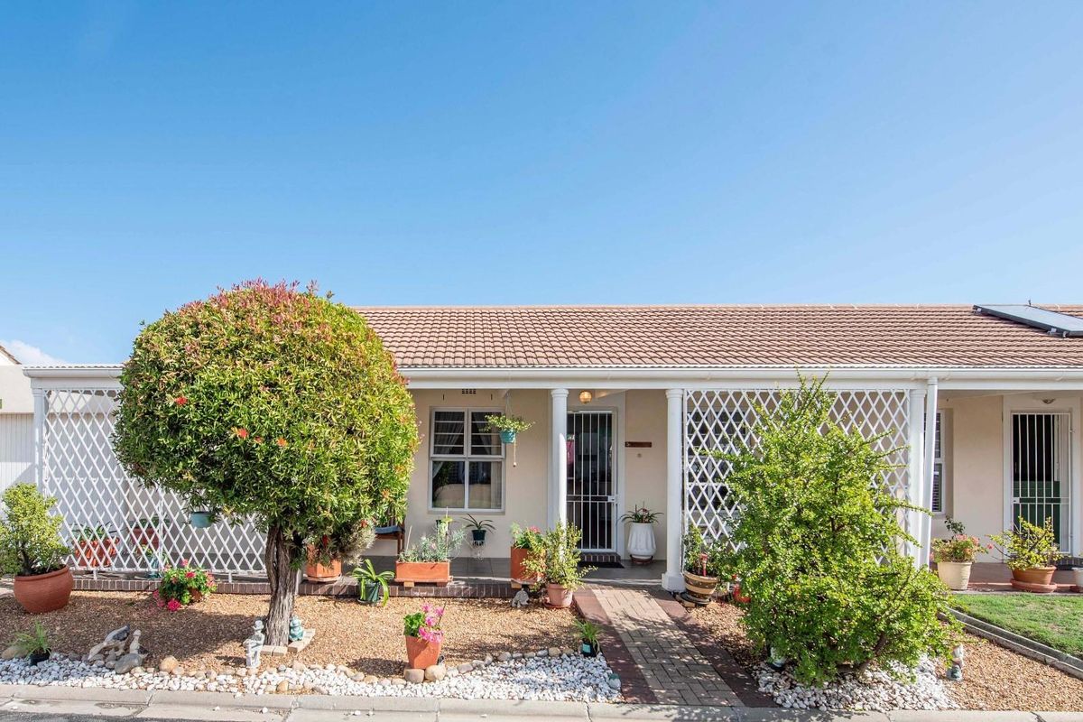 Rare Find: More room to breathe in Edgemead's most desirable Retirement Village - Photo 2