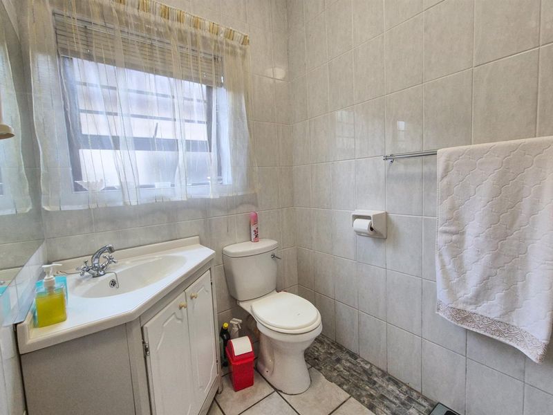 Charming 1-Bedroom Home in Peaceful Wellington Retirement Village - Photo 10