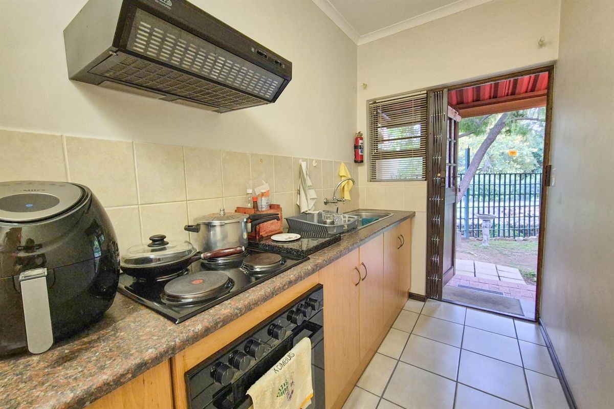 Charming 1-Bedroom Home in Peaceful Wellington Retirement Village - Photo 5