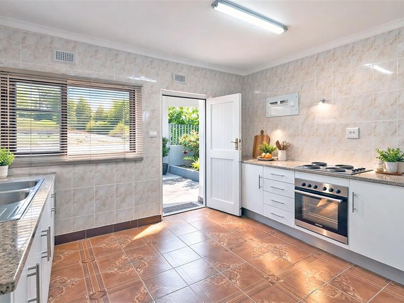 Available Immediately! Free Standard 3 Bedroom House To Rent in Seatides - Photo 7