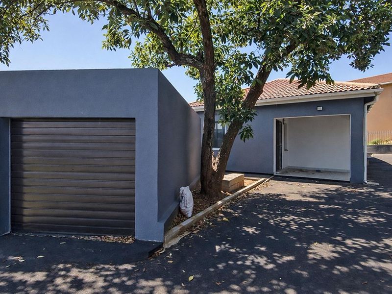 Available Immediately! Free Standard 3 Bedroom House To Rent in Seatides - Photo 3