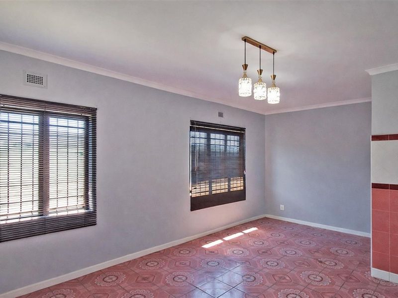 Available Immediately! Free Standard 3 Bedroom House To Rent in Seatides - Photo 5