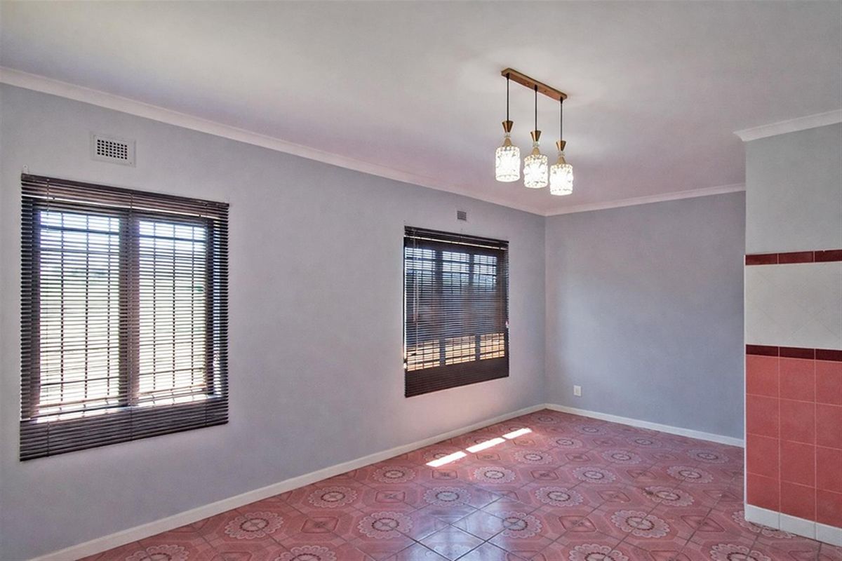 Available Immediately! Free Standard 3 Bedroom House To Rent in Seatides - Photo 5