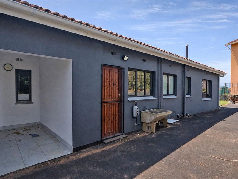 Available Immediately! Free Standard 3 Bedroom House To Rent in Seatides - Photo 4