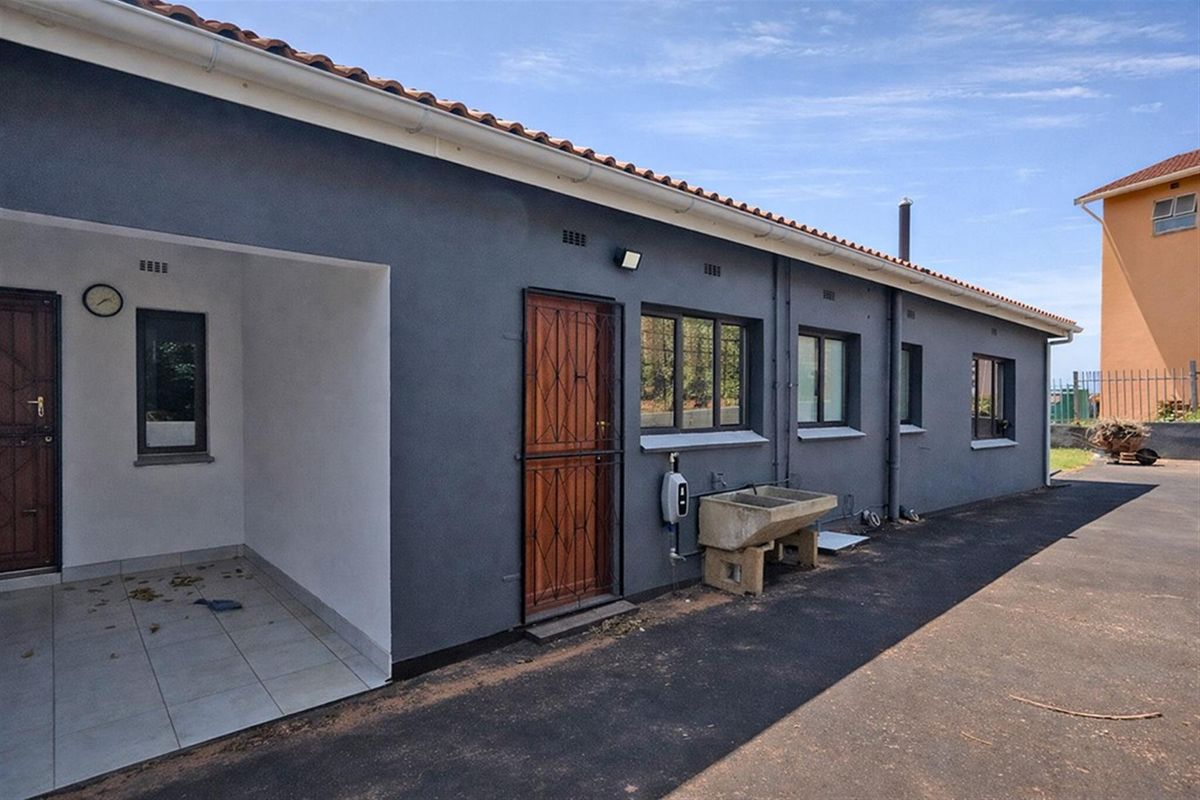 Available Immediately! Free Standard 3 Bedroom House To Rent in Seatides - Photo 4