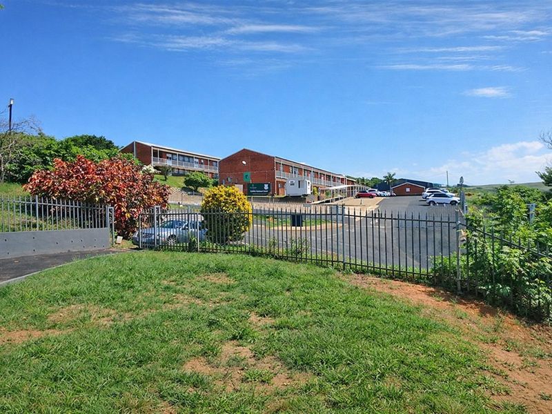 Available Immediately! Free Standard 3 Bedroom House To Rent in Seatides - Photo 2