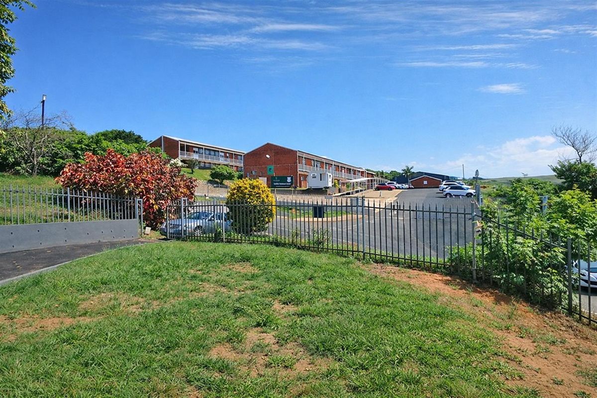 Available Immediately! Free Standard 3 Bedroom House To Rent in Seatides - Photo 2