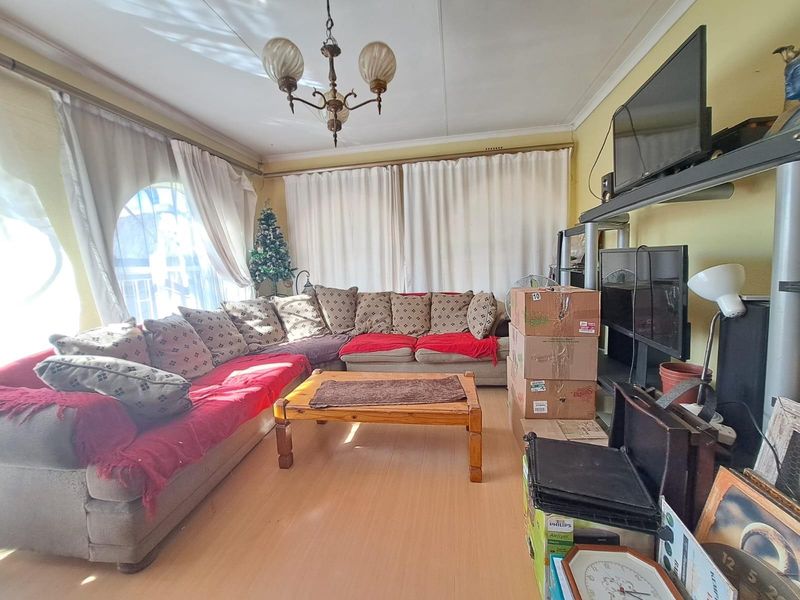 Corner House Gem in Glen Marais to Rent in a Boomed Area - Photo 6