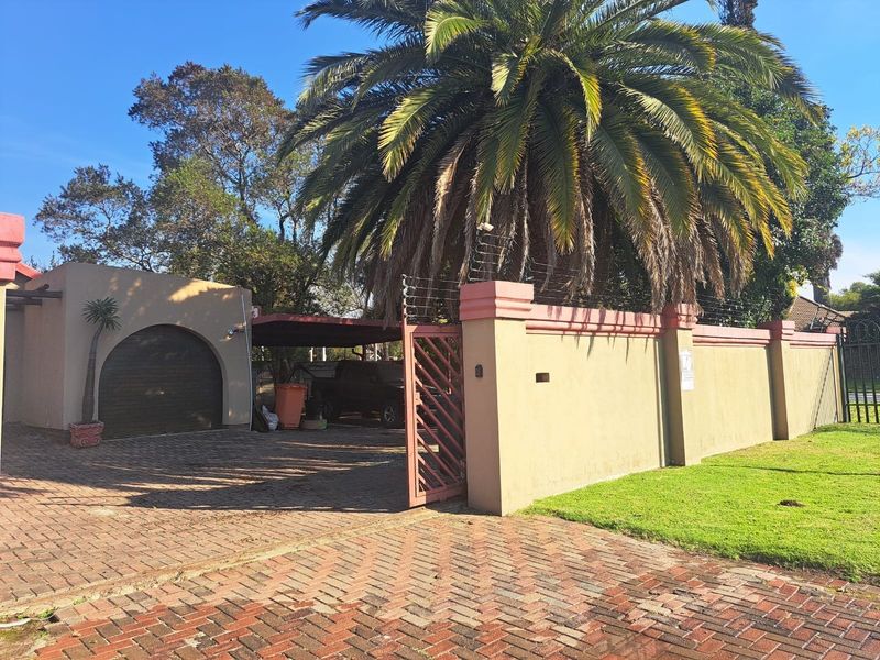 Corner House Gem in Glen Marais to Rent in a Boomed Area - Photo 2
