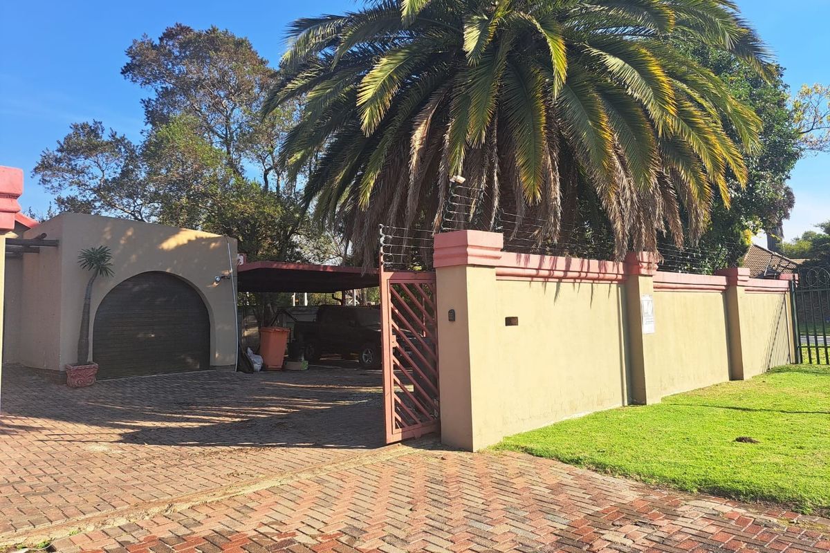 Corner House Gem in Glen Marais to Rent in a Boomed Area - Photo 2