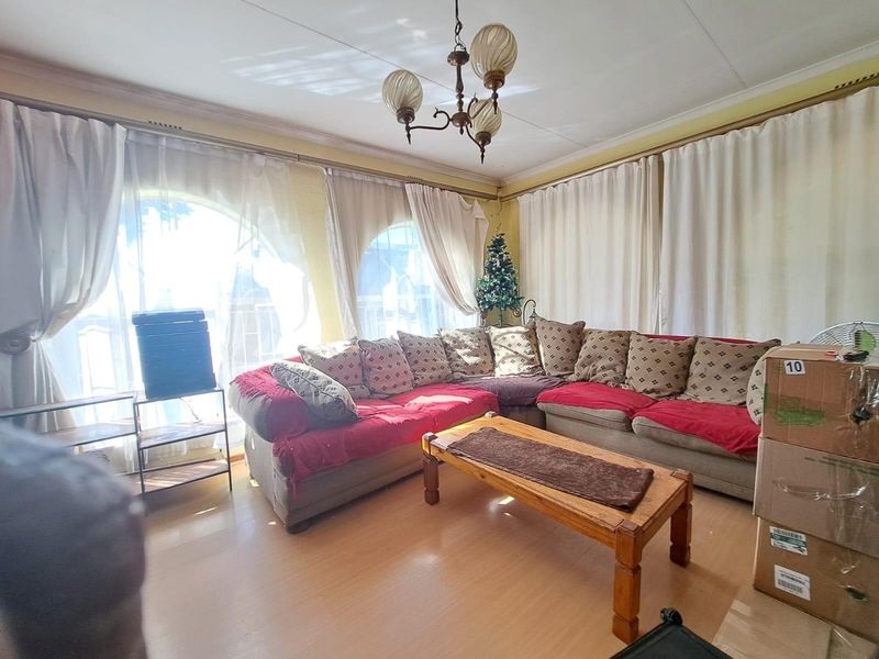 Corner House Gem in Glen Marais to Rent in a Boomed Area - Photo 5