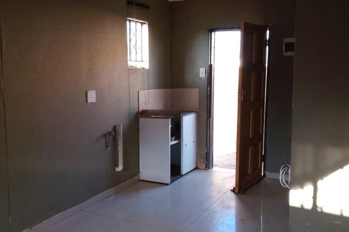 3 Bedroom House for Sale in Protea Glen EXT31 - Photo 2