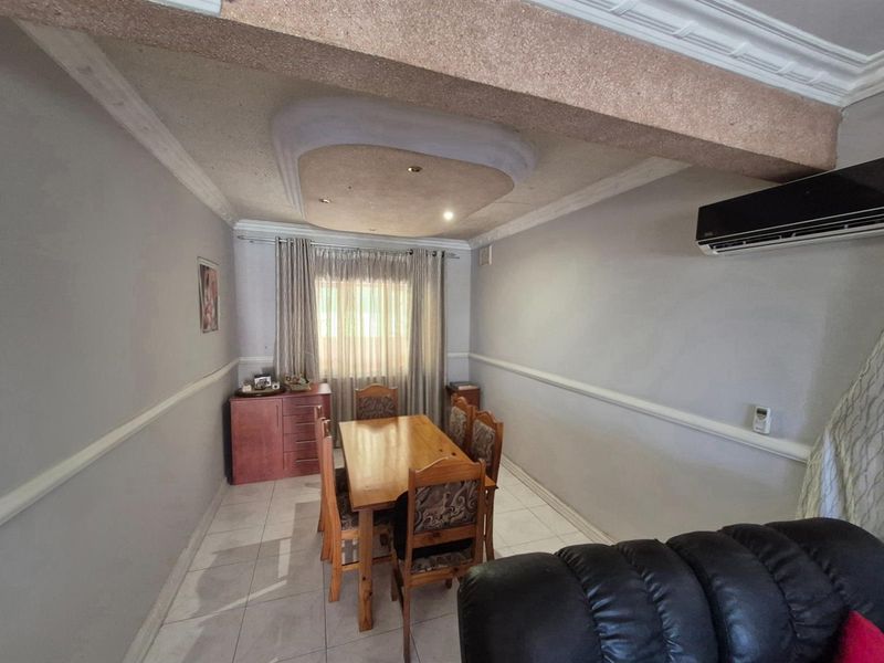 Make this your home...3 bedroom home For Sale in Bluff, Durban, KwaZulu Natal - Photo 9