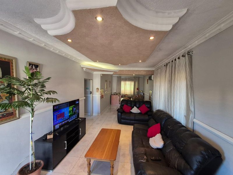 Make this your home...3 bedroom home For Sale in Bluff, Durban, KwaZulu Natal - Photo 7