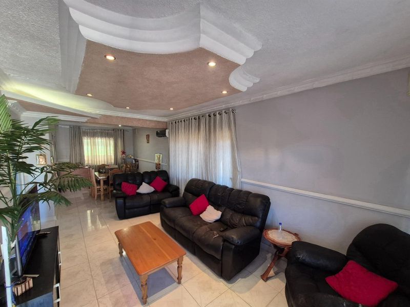 Make this your home...3 bedroom home For Sale in Bluff, Durban, KwaZulu Natal - Photo 6