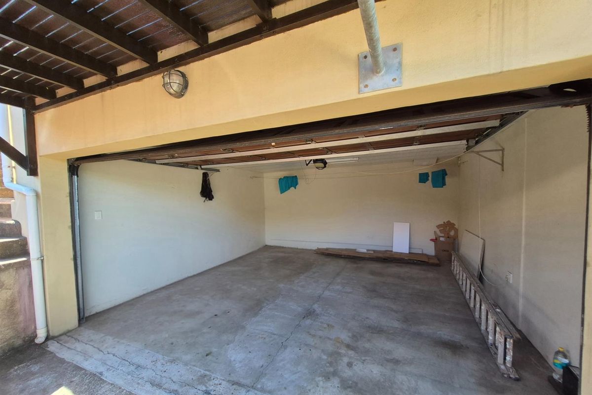 Make this your home...3 bedroom home For Sale in Bluff, Durban, KwaZulu Natal - Photo 3