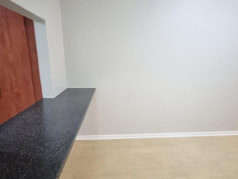 Spacious 2-Bedroom Separate Entrance - Primrose Park - Available now - PLEASE READ THE DESCRIPTION - Photo 9