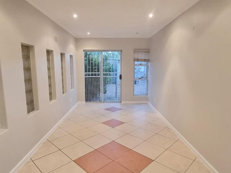 Spacious 2-Bedroom Separate Entrance - Primrose Park - Available now - PLEASE READ THE DESCRIPTION - Photo 7