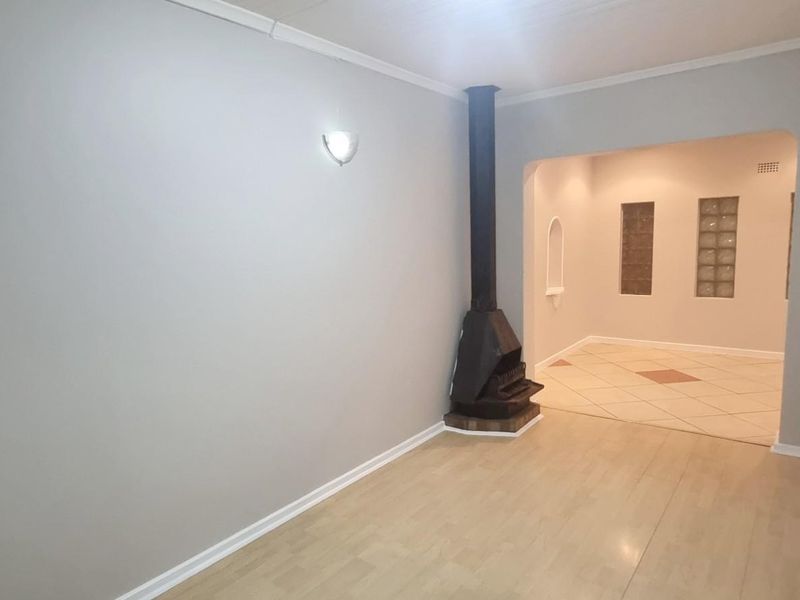 Spacious 2-Bedroom Separate Entrance - Primrose Park - Available now - PLEASE READ THE DESCRIPTION - Photo 10