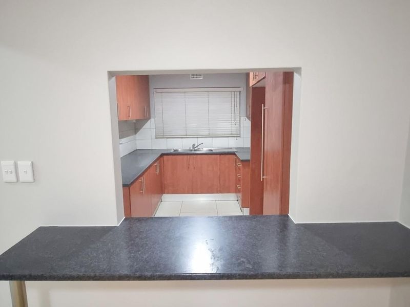 Spacious 2-Bedroom Separate Entrance - Primrose Park - Available now - PLEASE READ THE DESCRIPTION - Photo 6