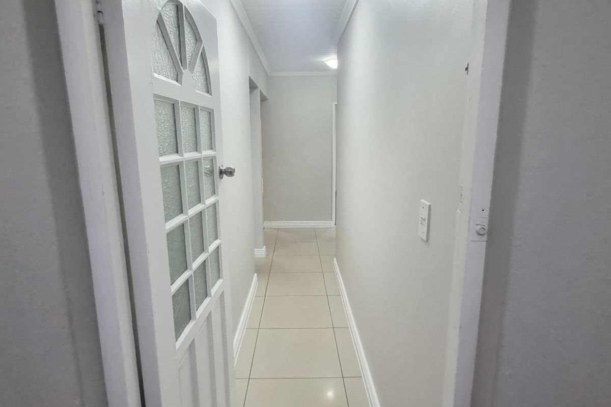 Spacious 2-Bedroom Separate Entrance - Primrose Park - Available now - PLEASE READ THE DESCRIPTION - Photo 3