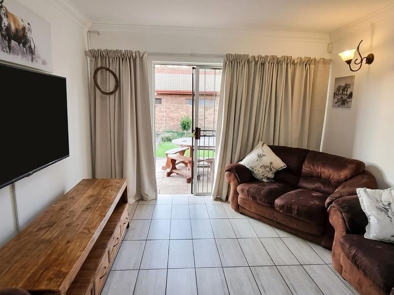 3-Bedroom Home with Separate Flatlet and Entertainment Features in Moreleta Park - Photo 7