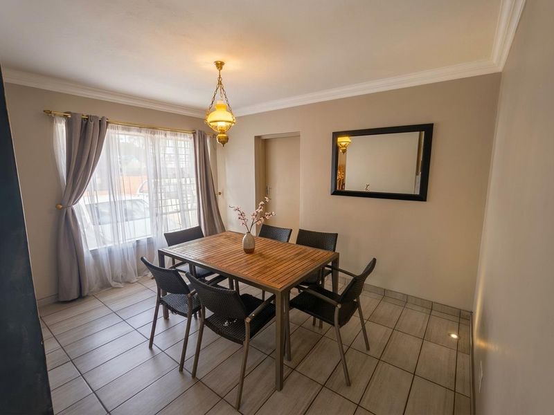 3-Bedroom Home with Separate Flatlet and Entertainment Features in Moreleta Park - Photo 8