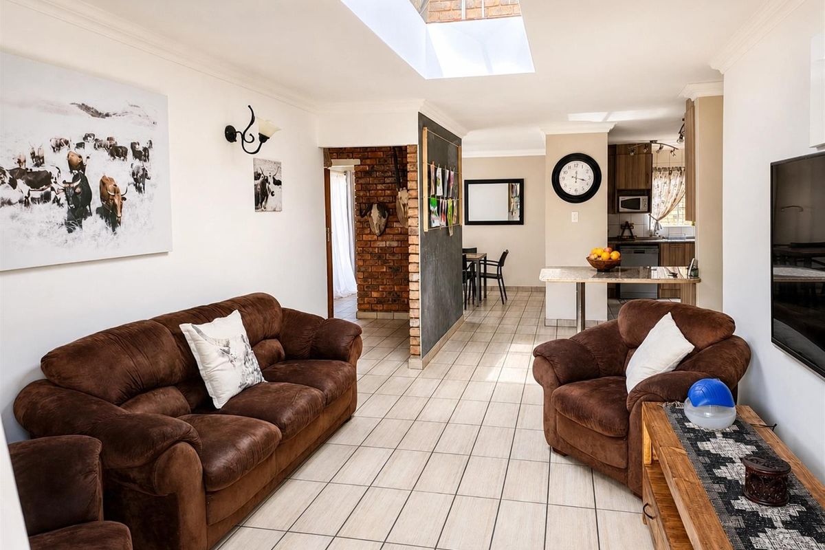 3-Bedroom Home with Separate Flatlet and Entertainment Features in Moreleta Park - Photo 4