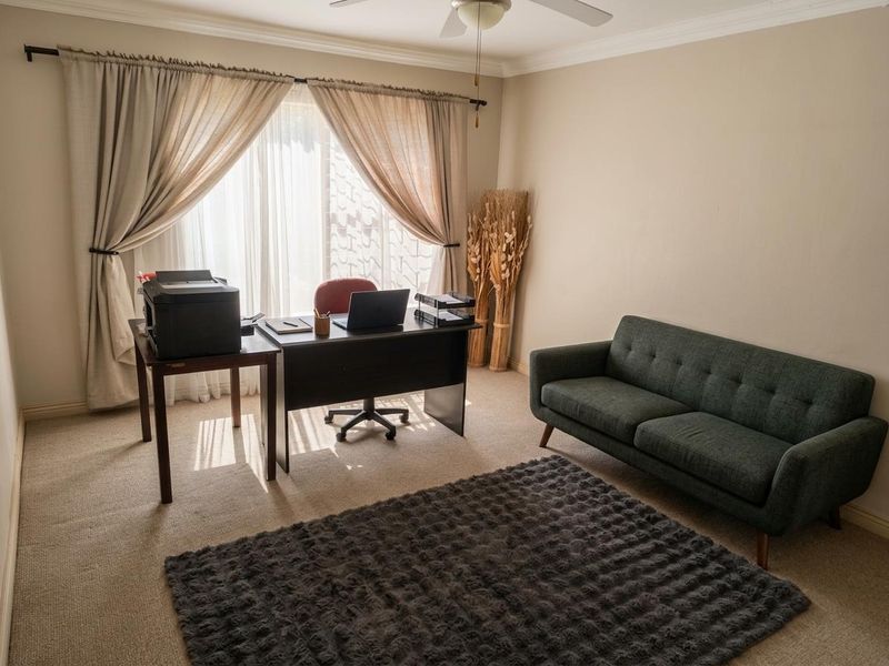 3-Bedroom Home with Separate Flatlet and Entertainment Features in Moreleta Park - Photo 5