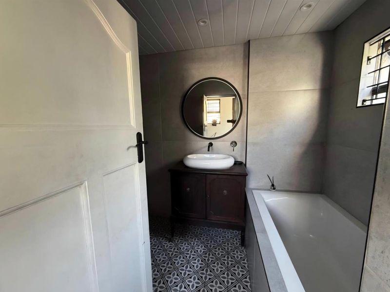 Charming renovated family home with dual living for additional income! - Photo 6