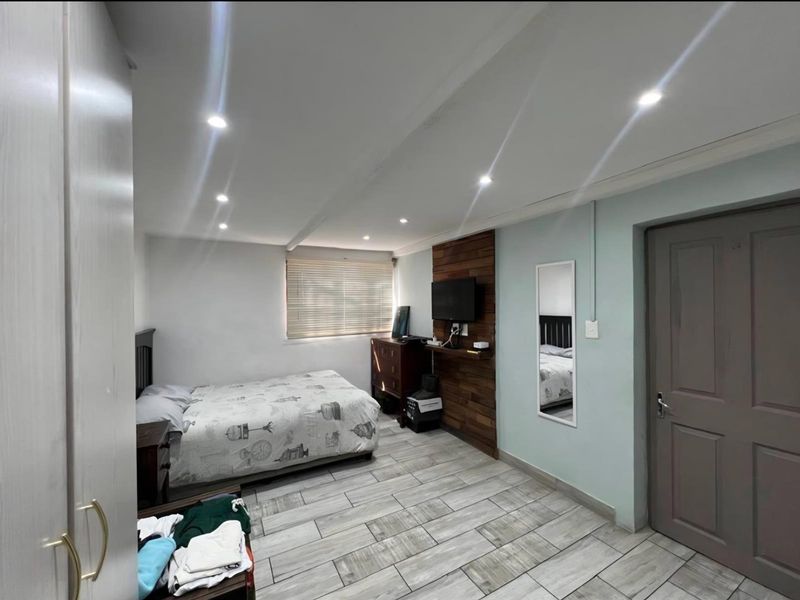 Charming renovated family home with dual living for additional income! - Photo 7