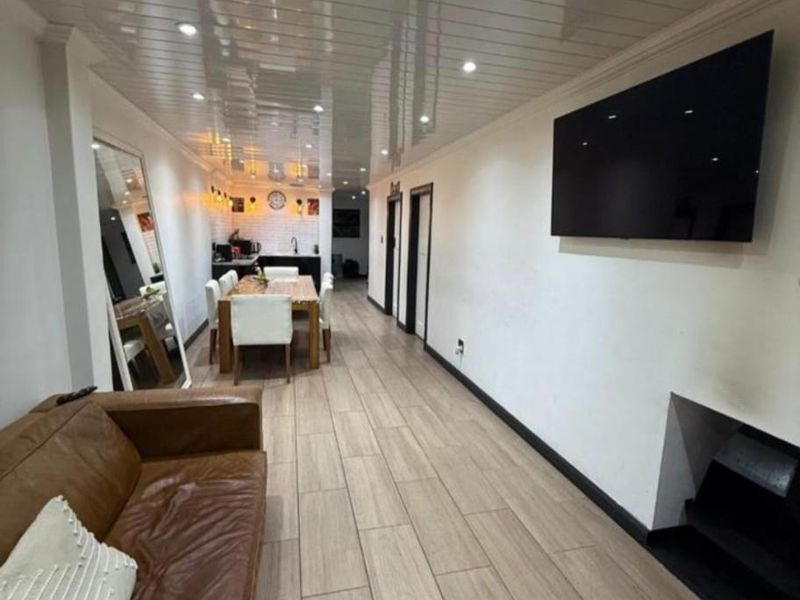 Charming renovated family home with dual living for additional income! - Photo 3