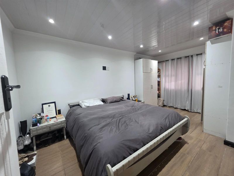 Charming renovated family home with dual living for additional income! - Photo 2