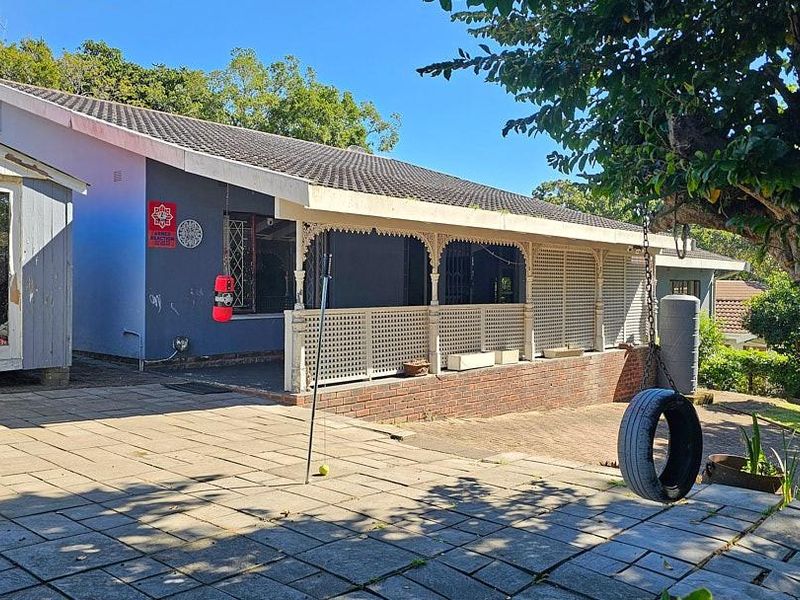 3 Bedroom House With Spacious Flat - Photo 4