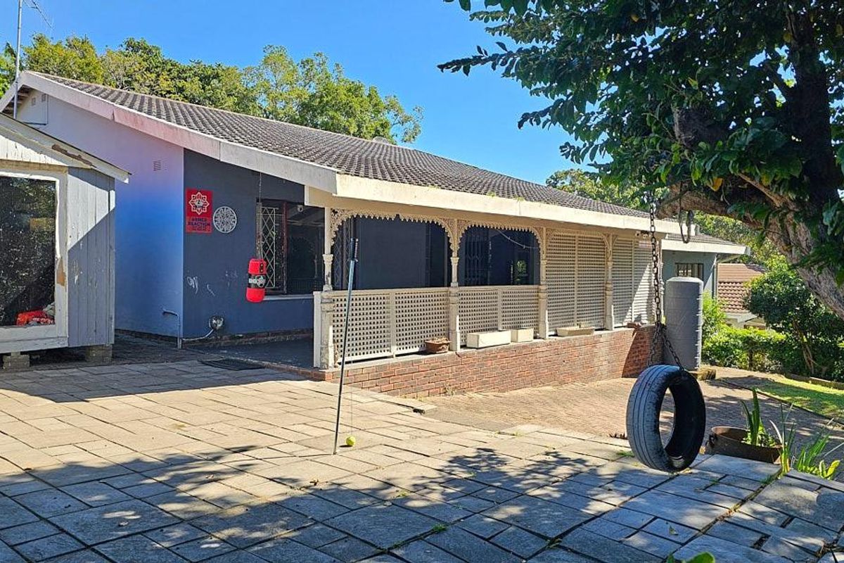 3 Bedroom House With Spacious Flat - Photo 4