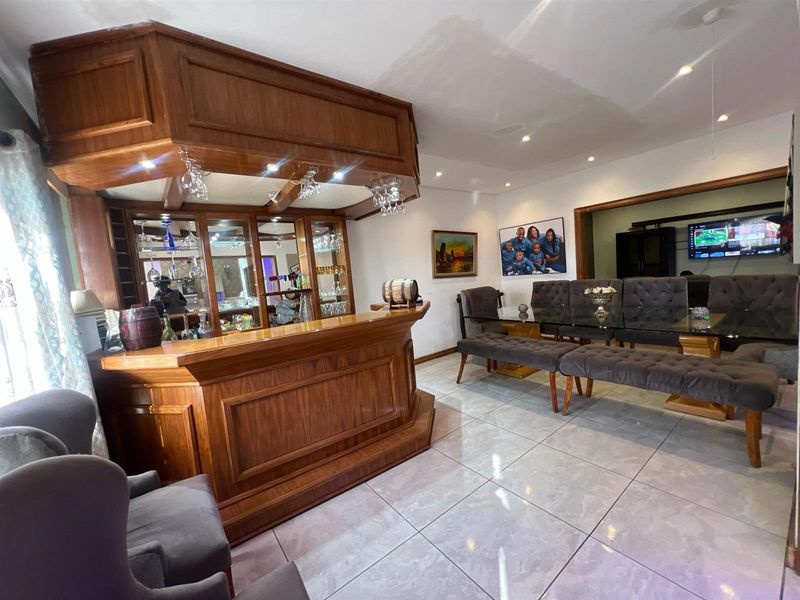 House For Sale in The Hill, Johannesburg - Photo 5