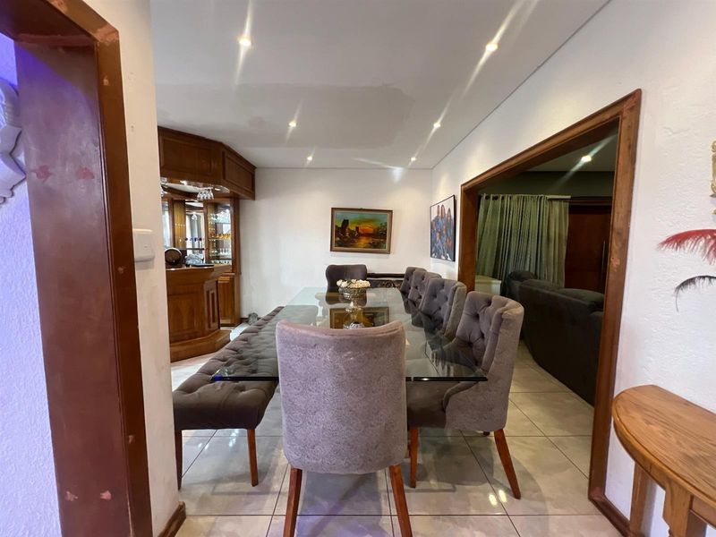 House For Sale in The Hill, Johannesburg - Photo 8