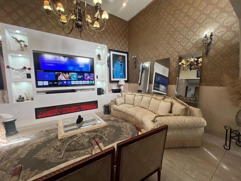 House For Sale in The Hill, Johannesburg - Photo 3