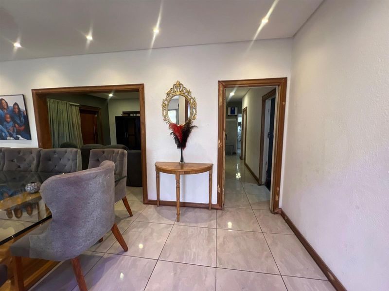 House For Sale in The Hill, Johannesburg - Photo 7