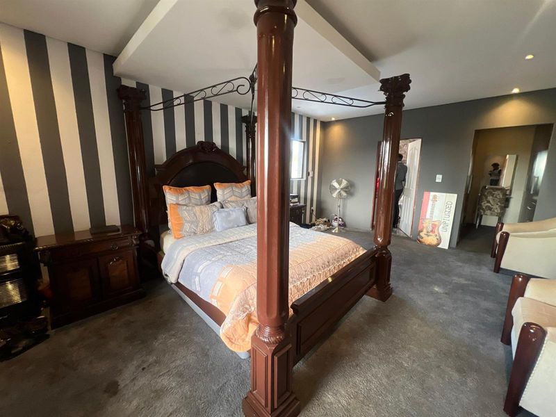 House For Sale in The Hill, Johannesburg - Photo 10