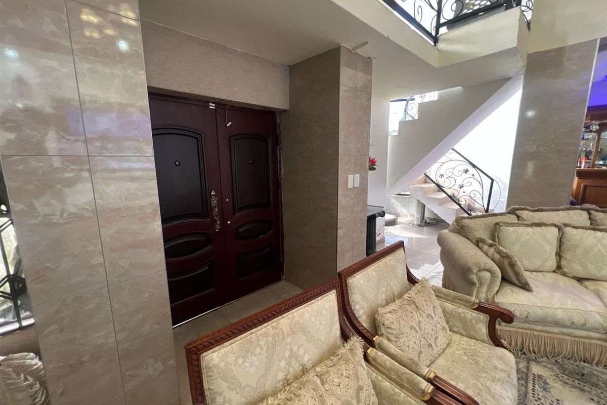 House For Sale in The Hill, Johannesburg - Photo 4