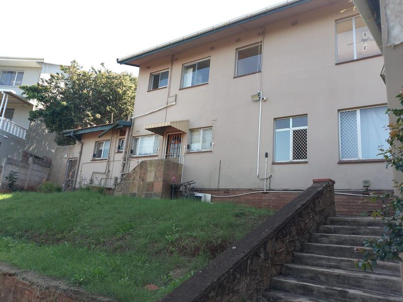 Huge four bedroom house To Rent in Glenmore, Durban, KwaZulu Natal - Photo 4