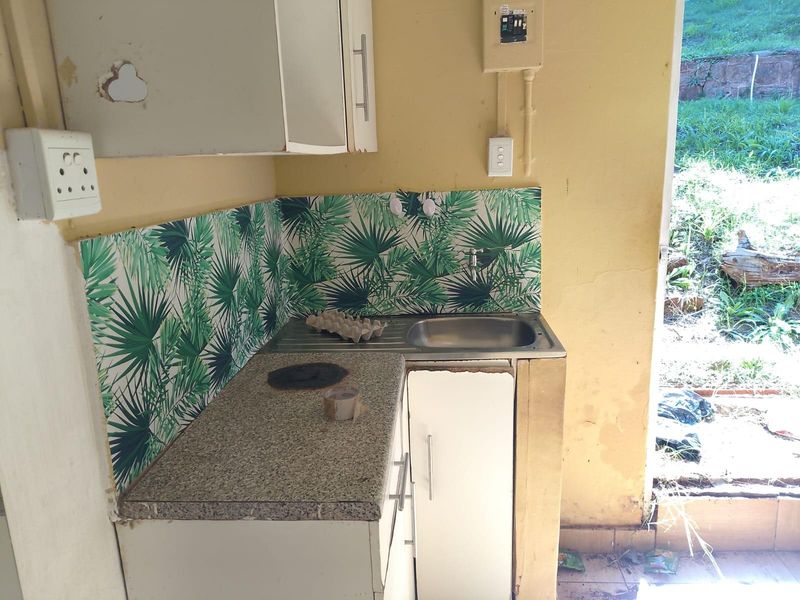 Huge four bedroom house To Rent in Glenmore, Durban, KwaZulu Natal - Photo 10