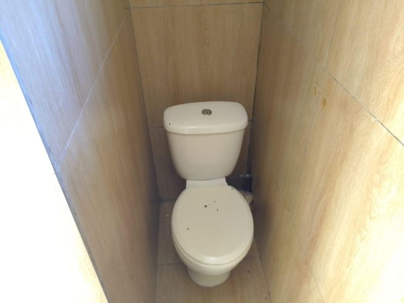 Huge four bedroom house To Rent in Glenmore, Durban, KwaZulu Natal - Photo 8