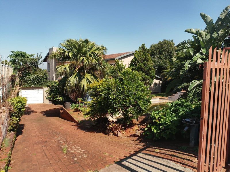 Huge four bedroom house To Rent in Glenmore, Durban, KwaZulu Natal - Photo 2
