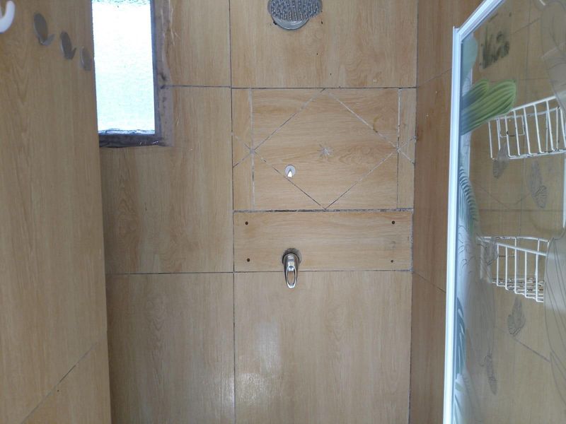 Huge four bedroom house To Rent in Glenmore, Durban, KwaZulu Natal - Photo 7