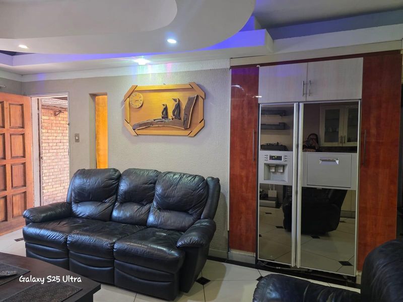 House For Sale in Witbank Ext 10, Witbank - Photo 10